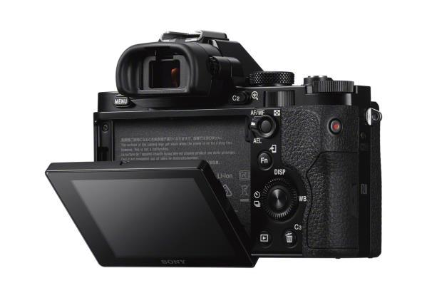 Uusi Sony a7 tarjoaa kompaktissa koossa kaikki 35 mm täyden kuvakennon edut vaihdettavilla objektiiveilla.