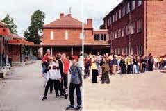 CAMERA OBSCURA -TYÖPAJAT JA OPASTUKSET A (5. 6.-lk.) KOPS 60 min Tutustutaan museo-oppaan johdolla näyttelyyn ja valokuvaukseen eri aikoina. Työpajassa valmistetaan laatikkokamerat.