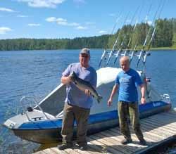 ulkoilukarttoja» kesäkioski jossa mm.