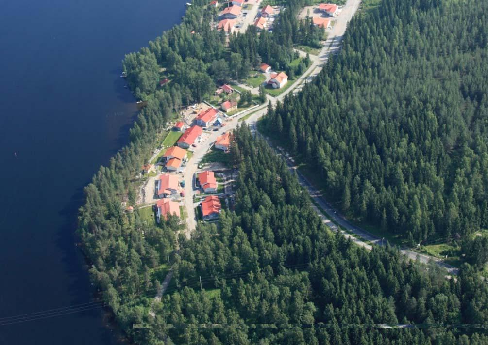 4 2 TIIVISTELMÄ Kaavamuutoksella osoitetaan korttelissa 1240 viisi lähivirkistysalueeseen/puistoon rajoittuvaa erillispientalon tonttia omarantaisiksi.