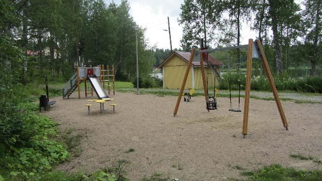 5 Rakennettu ympäristö Mörtinranta -kadun ympäristö on rakentunutta pientalovaltaista aluetta. Talot on rakennettu lähelle katua istutuksilla erotettuna.