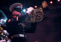 The Guards Band Combo conducted by Eero Saunamäki is now stretched from all of its corners towards the fireworks show of European dance music.