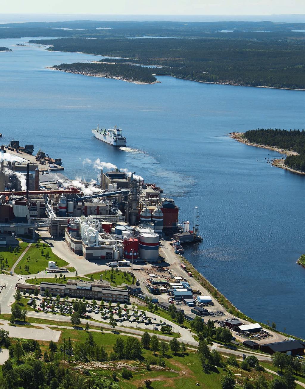 RAKENNEMUUTOS LYHYESTI Vuonna 2005 Metsä Boardissa aloitettiin rakennemuutostyö, jonka tavoitteena oli muuttaa yhtiö Euroopan johtavaksi ensikuitukartonkeja valmistavaksi yhtiöksi.