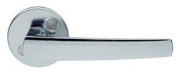 Väliovien painikehelat: q Abloy Primo Polarita 16/001 Zn/CR - kromattu q Abloy Primo Polarita 16/001 Zn/HCR - satiinikromattu Kerrostaso-ovi: Osastoiva viilutettu kerrostaso-ovi, tammikynnys / tammen