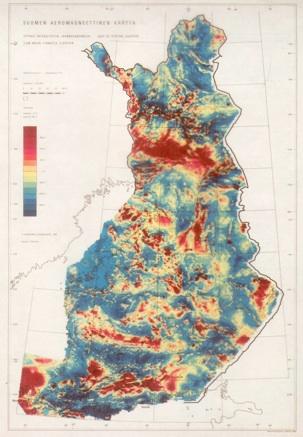 Geomagnetismi.. anomaliat Keski-Suomen graniittikompleksi Granuliittikaari Keski-Lapin graniittikompleksii Kerrosintruusioita Suomi on lentokartoitettu kahdesti a. Korkealentokartoitus 1954-1970 b.