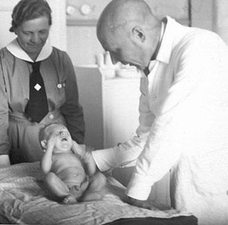 وحدثت إصالحات ملحوظة شملت تأسيس عيادات رعاية األطفال في عشرينيات القرن العشرين.