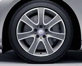 18-tuumaiset kevytmetallivanteet, kiiltosorvatut, renkaat edessä 245/50 R 18 ja takana 275/45 R 18