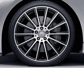 renkaat edessä 245/40 R 20 ja takana 275/35 R 20 (osa AMG Line Plus -pakettia malliin S 500 4Matic) 753 20-tuumaiset taotut AMG-vanteet, titaaninharmaat ja