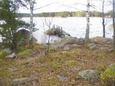 Vesi on korkealla.. Markku Sandström..on näköjään käynyt venekatoksen nurkalla.