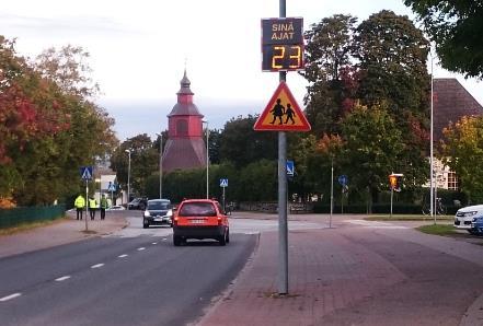 AKTIIVISTA KOULUMATKALIIKKUMISTA TUKEVAT LIIKENNERATKAISUT Jalankulun ja pyöräilyn huomiointi maankäytön suunnittelussa: o Liikennesuunnittelun ja kaavoituksen yhteenkytkentä o Palveluverkon ja