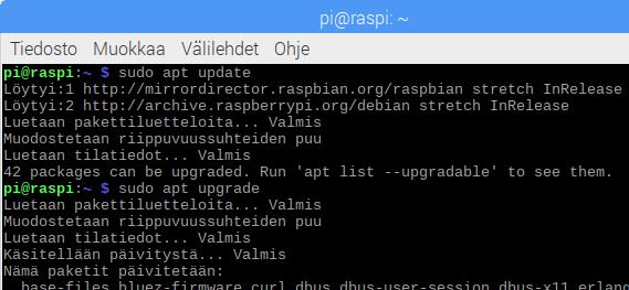 9. RasPin käyttöjärjestelmän ja ohjelmien päivitys Aja kuvan mukaisesti kaksi komentoa: APT-paketinhallinta Kun olet loggautunut RasPiin, ensimmäinen toimi on päivittää ohjelmat.
