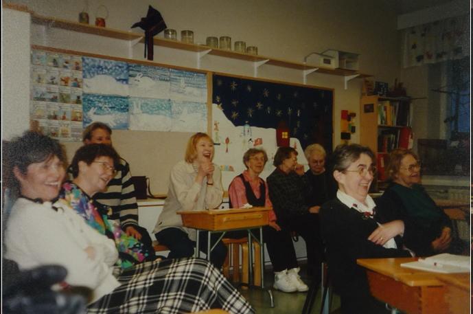 Jäsenilta Tuomelan koululla 26.3.2001 Jäsenillat (sisarillat) ovat aiheesta ja sisällöstä riippuen hyvinkin innostavia ja mukaansa tempaavia.