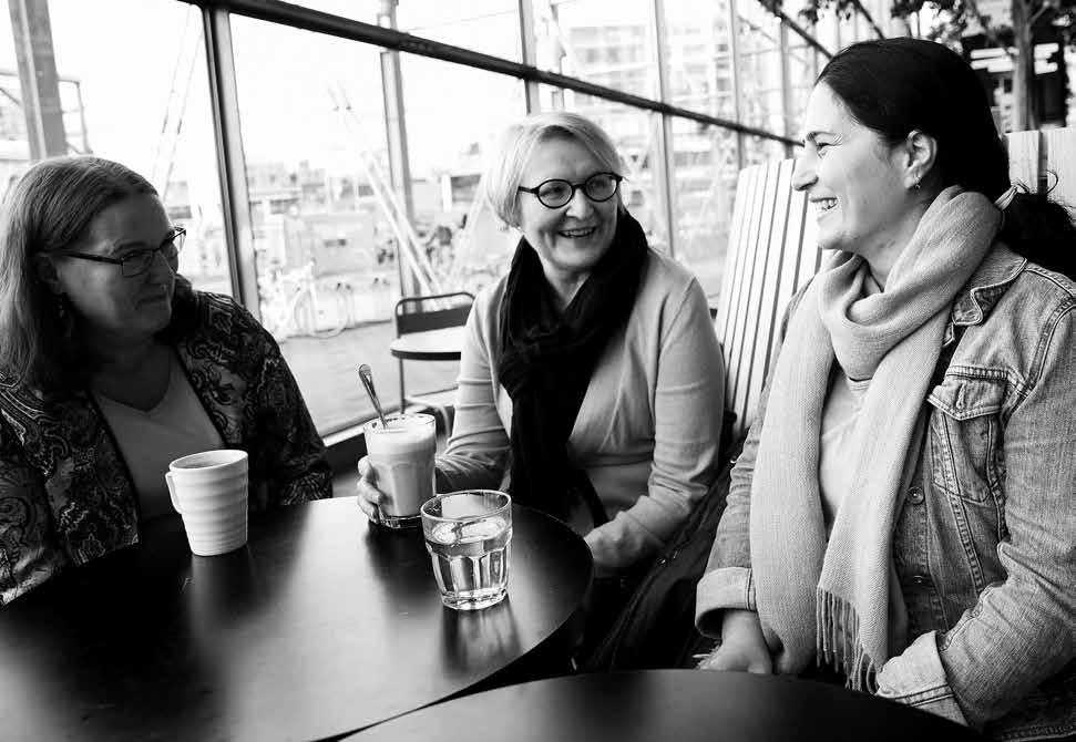 PIIRIN PYÖRÄHDYKSIÄ Päivi Jurvakainen Tule mukaan työelämämentoriksi Uusi Suomen Punaisen Ristin järjestämä mentor-pilottiohjelma etsii suomalaisesta työelämästä, eri aloilta, osaajia kertomaan