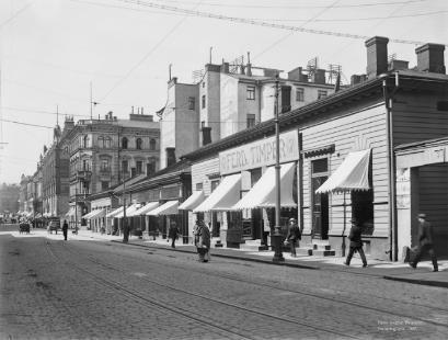 Katu & kulutus 1800-luvun loppupuolella Helsingin keskustaan rakennuksia, joissa liiketiloja Uusi tapa olla