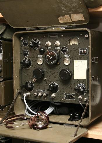C-radio, VRFK, Raili VRFK oli rykmentti-pataljoona,patteristopatteriportaan paristokäyttöinen yhteysradio. Radion taajuusalue 3000-6000kHz, lähettimen teho CW:llä 1,8 W, puheella (AM) 1,5 W.