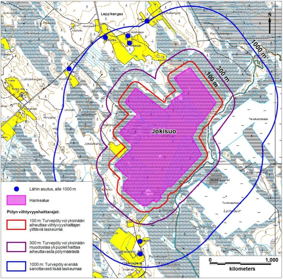 Kuva 68. Pölyn viihtyvyyshaittarajat 100, 300 ja 1 000 metrin etäisyydellä hankealueesta. Karttaan on myös merkitty hankealuetta lähin asutus noin 1 000 metriin asti.