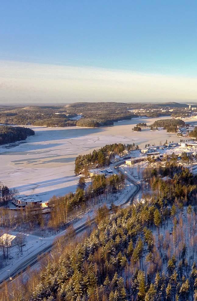 Autoa en tarvitse, sillä pyörällä pääsee ja kävely avaa aistit vieimmilleen.