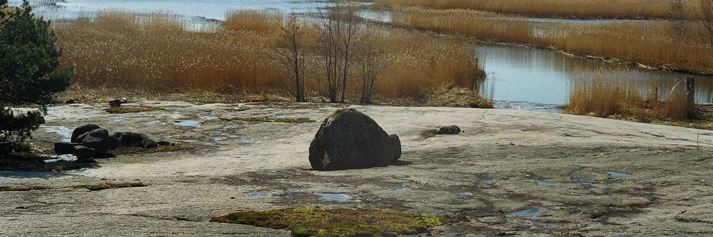 Kuvasta oikealle on tekstissä mainittu venelaituri.