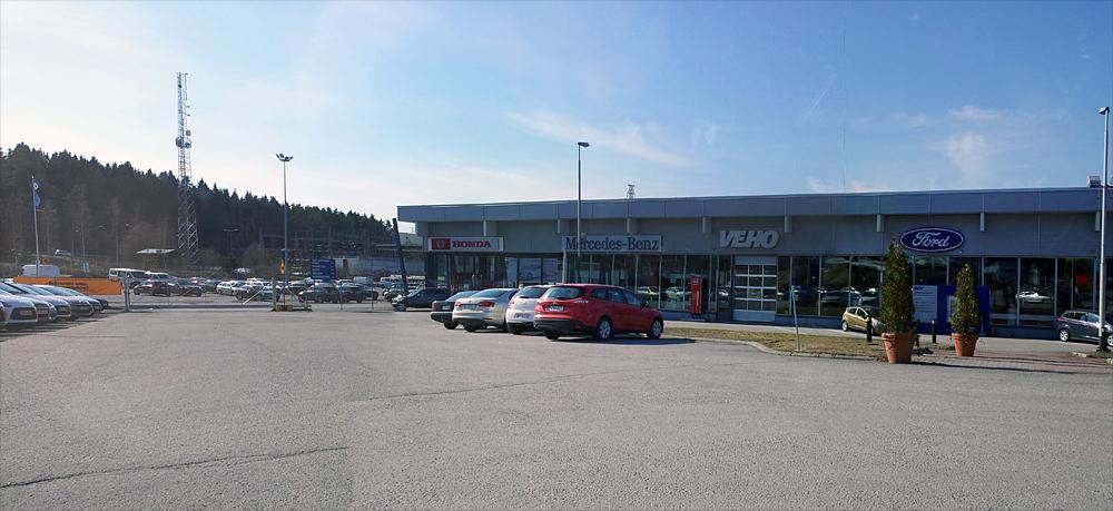 7 KUVA 1. Vehon Lielahden toimipiste Kuvassa vasemmalla sijaitsee asiakasparkkipaikka sekä pääsisäänkäynti.