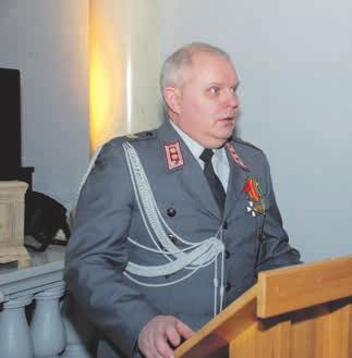 8 n Kasarminmäen Rykmentinpuistossa kesäkiertuekonserttina ja kalustonäyttelynä Paraatikentällä.