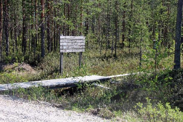 tuloaan Kurkilahden isolle parkkipaikalle, viitoitus Suomu 2,