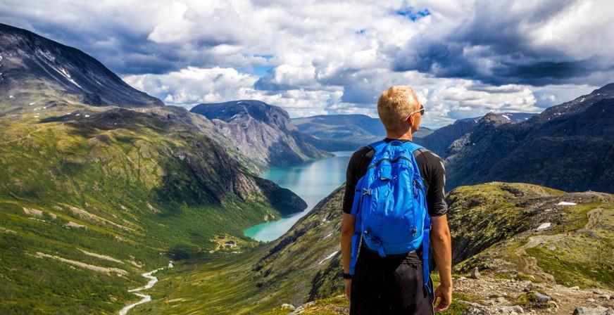 TILAISUUDEN RUNKO Miksi ja milloin vaihtoon? Mitä vaihdossa voi opiskella? Miten valita vaihtokohde? Hakukelpoisuudet, hakuajat, toimeentulo vaihdon aikana Hakuprosessi ja hakuklinikka 12.2. klo: 13.