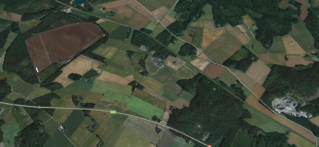 Kuva 8.5 Rantasen tila ja sen lähiympäristö Google Maps:n ilmakuvana. Tilan rakennukset näkyvät keskellä.