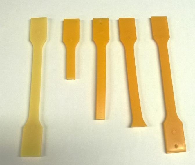 37 KUVIO 17. UV- vanhennetut Flexalloy- koesauvat. Kolorimetrillä mitatut tulokset on koottu taulukkoon 4.