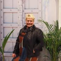 Matkanjohtajana toimii pitkänlinjan ruokatoimittaja, tietokirjailija Tiina Rantanen, jolle matkustaminen ruoan ja viinin perässä on intohimo. Matkaohjelma 10.5.