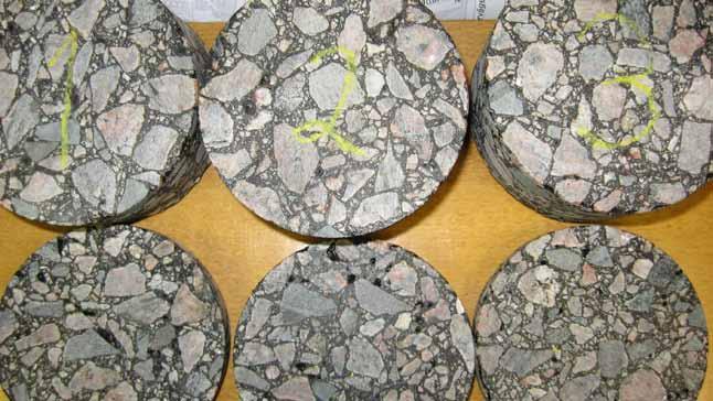 mineraalikoostumukseltaan riittävästi päällysteen kiviaineksesta.