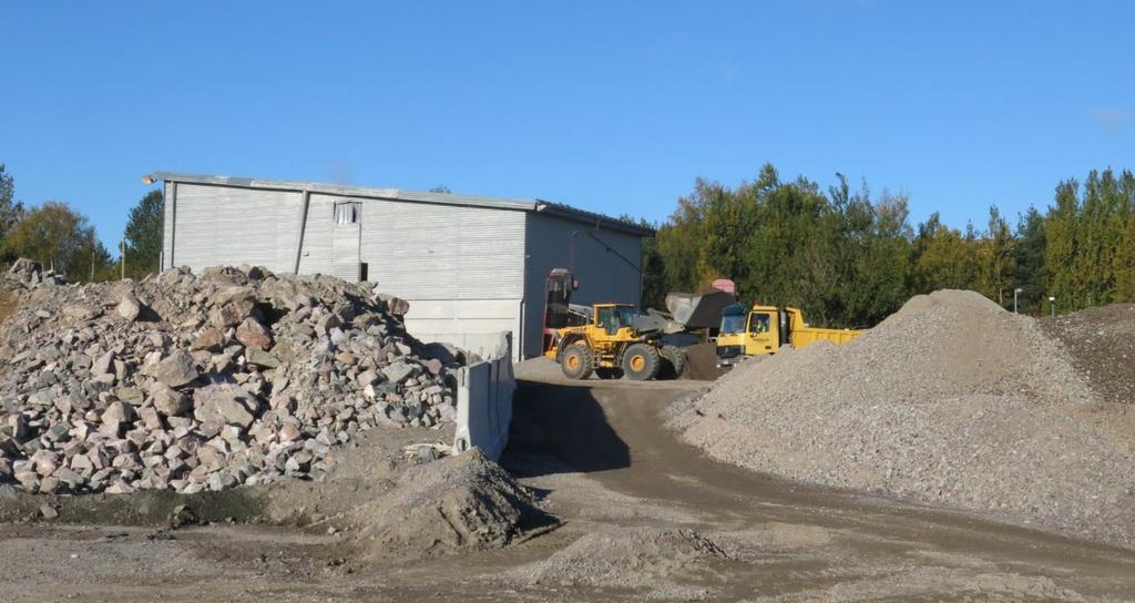 31 Johtopäätökset (2/2) Toimintamallissa kiviaineshuolto perustuu Rakennustyömaiden kierrätyskiviaineksen hyötykäyttöön ja Purkumateriaalien hyötykäyttöön Täydennykseksi tarvitaan kiviainesta