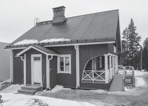 Ounasvaaran ampumaradan ehjänä säilynyt ja kunnostettu paviljonki oli saksalaisten radioaseman käytössä. Kuva: Kalevi Mikkonen. sijaitsi Saarenkylän puoleisella vaaran rinteellä.
