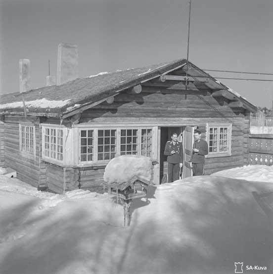 Rantavitikalla Hirttiönniemessä sijainnut Kenraalimaja kuvattuna 29.3.1944. Kuva: SA-kuva. Kenraalimajan hirret tuotiin Norjasta ja majasta tehtiin norjalaistyylinen.