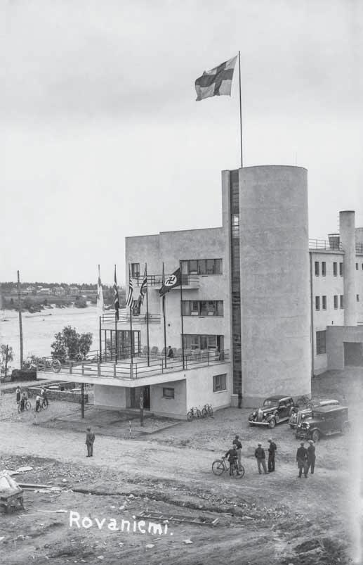 Hotelli Pohjanhovi oli kansainvälinen keskus jo välirauhan aikana. Kuva: Lapin maakuntamuseo. sirpalesuojaa.