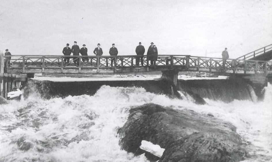 10 Makkarakosken silta. Kaharin kotiseutukokoelma. Osa Noormarkun kylän kotitilusten isojakokartassa 1799-1801. Noormarkun kartano sijaitsee kartassa Lampuodin sillan vieressä.
