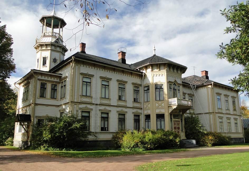 28 Isotalo Arkkitehti Evert Lagerspetzin suunnitteleman Isotalon rakennustyöt suoritettiin vuonna 1877, mutta rakennus valmistui arvokkaine sisustuksineen vasta vuonna 1881.