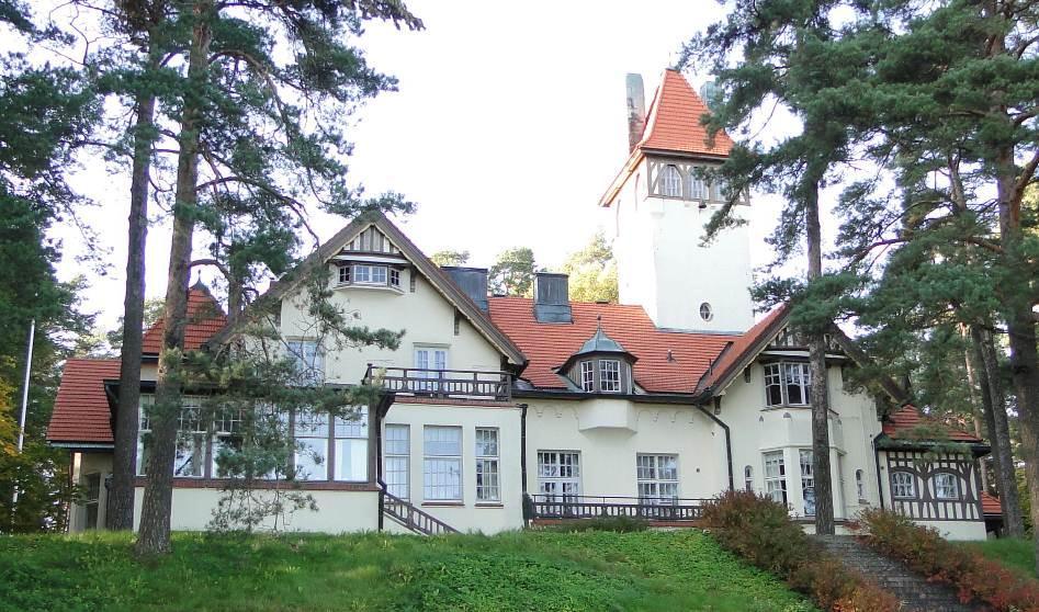 29 Havulinna. Villa Mairea Villa Mairea on vuorineuvos Walter Ahlströmin tyttären Maire Gullichsenin ja hänen miehensä Harry Gullichsenin rakennuttama huvila, joka valmistui 1939.
