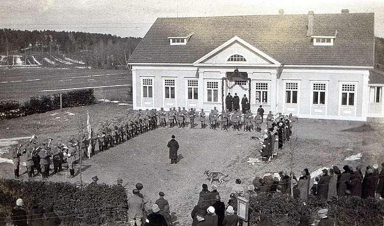 30 Noormarkun Klubi Alun perin Noormarkun vapaapalokunnan seurataloksi vuonna 1907 valmistunut rakennus sijaitsee laajan peltoaukean reunalla, Kultalan ja Kumpulan sekä Hannalan ja Hiekkalan välissä.