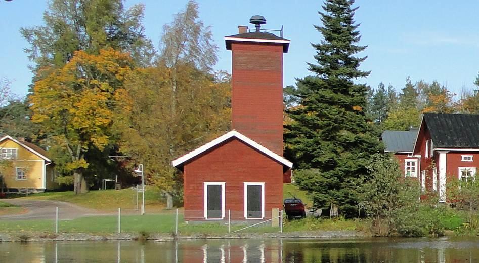 34 kuivaustorni. Paitsi ruukin toiminnan kannalta rakennus on merkittävä myös maisemallisesti ja toimii alueen maamerkkinä.