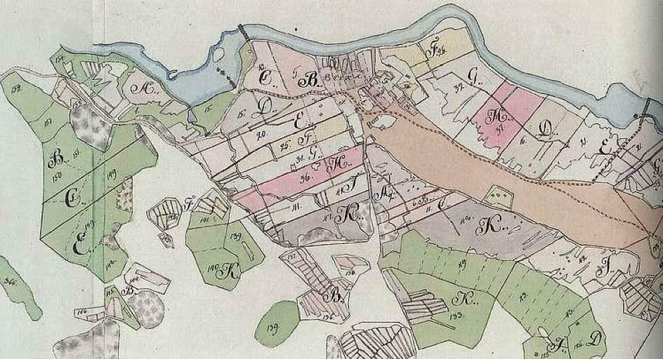 9 Suomessa annettiin ensimmäinen asetus isojaosta vuonna 1757, jonka seurauksena kylien maat jaettiin uudelleen talojen kesken.