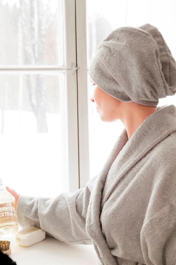 Kajastus design Salla Kangasniemi Ylellistä tuntua ja hohtoa tuo Salla Kangasniemen uutuuskuosi Kajastus. Kajastus nähdään joulun halutuimmissa satiinipussilakanoissa.