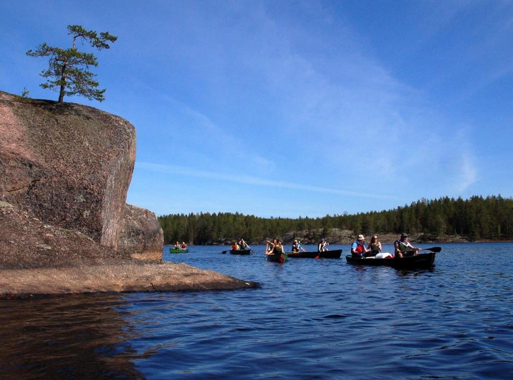 OHJELMALAHDET Isot alukset Isojen alusten lahdessa sinulla on mahdollisuus päästä koko päivän mittaiselle seikkailulle oppimaan merimiestaitojen ja purjehduksen saloja.