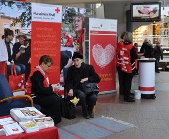YSTÄVÄTOIMINTA Ystävätoiminnan uudet tuulet Sirpa Lehtimäki Uusi vuosi lähti piirissä käyntiin uusin tuulin ystävätoiminnan osalta, kun Johanna Vihervaaralle siirtyi puolikkaan työntekijän verran