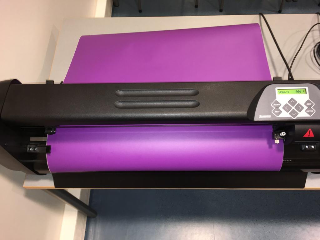 Jos haluat säästää materiaalia, vie sitä hieman takaisinpäin painamalla ^ nappulaa ja hyväksymällä muutoksen Enterpainikkeella (kuva 11).