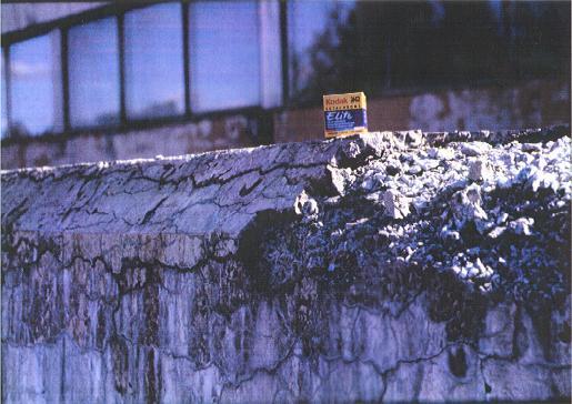 BETONIN RAPAUTUMINEN Betoni on materiaalina huokoista ja haurasta ja se voi imeä runsaasti vettä. Toistuva jäätyminen voi aiheuttaa betonin rapautumisen, joka on kiihtyvää.
