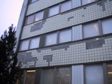 LAATTOJEN IRTOAMINEN Klinkkerilaattapintainen betonielementti on ongelmallinen ulkoseinärakenne suomen olosuhteissa.