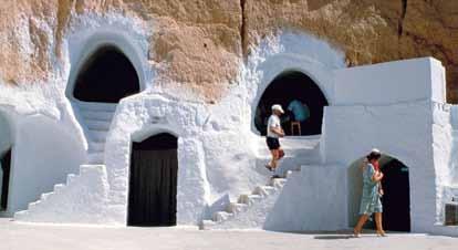 SAHARA - KAKSIPÄIVÄINEN SEIKKAILU ETELÄ-TUNISIAAN Mikäli haluatte tutustua kulttuuriin, luontoon ja ihmisiin turistialueiden ulkopuolella, tulkaa mukaan retkelle kohti Tunisian eteläosia.