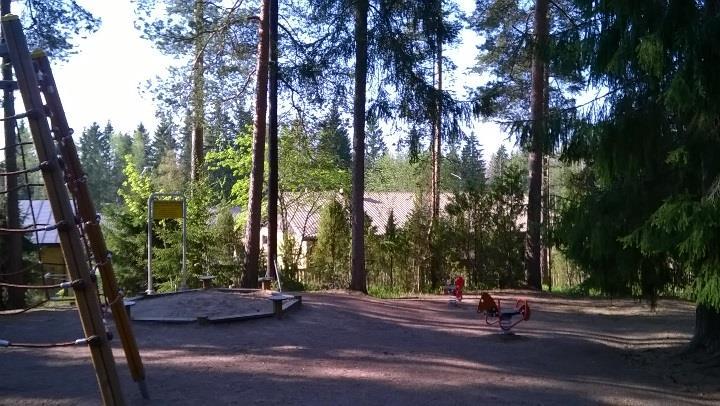 Kuusen ja ännyn juurikäään leiäistä torjutaan leittäällä kantokäsittelyainetta kesäajan kkuissa. Metsänhoitotöillä pyritään aaaaan paikoittain näkyiä kuntopolulta sisälle etsään.