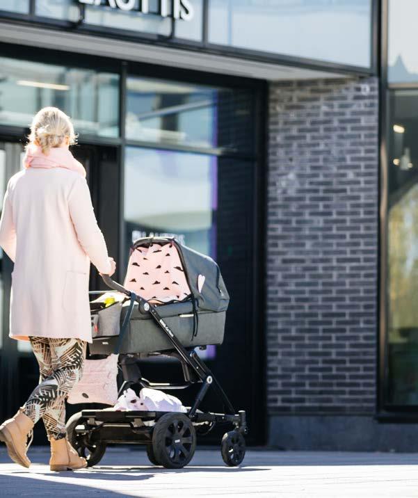 Autoa en tarvitse, sillä pyörällä pääsee ja kävely avaa aistit virkeimmilleen.