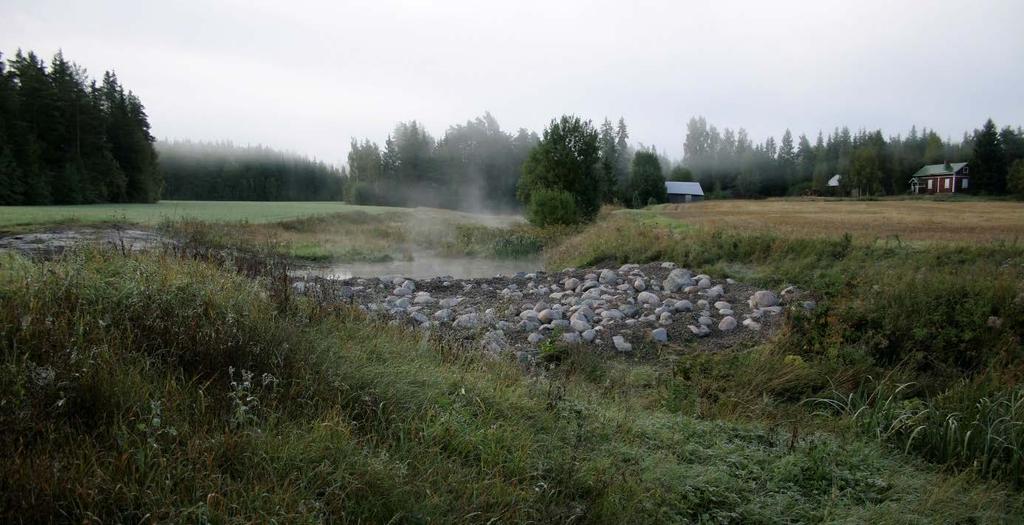 Takaluiskan kaltevuus ja kalojen kulku Suunnitelmapiirustuksissa padon takaluiskan kaltevuus piirretään vähintään kaltevuuteen 1:10, jotta kajojen kulku padon yli on mahdollista.